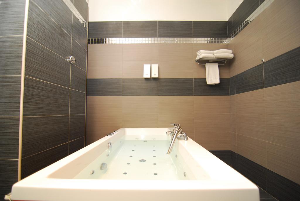 Music Hotel Marseille Bagian luar foto